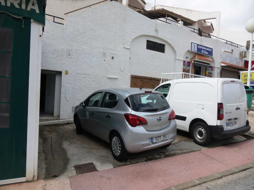 Commercial Premises for Rent in El Faro Area